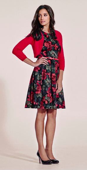 Looking slimmer with Colour 3 Looking Slimmer with Colour - Bright accessory up the top